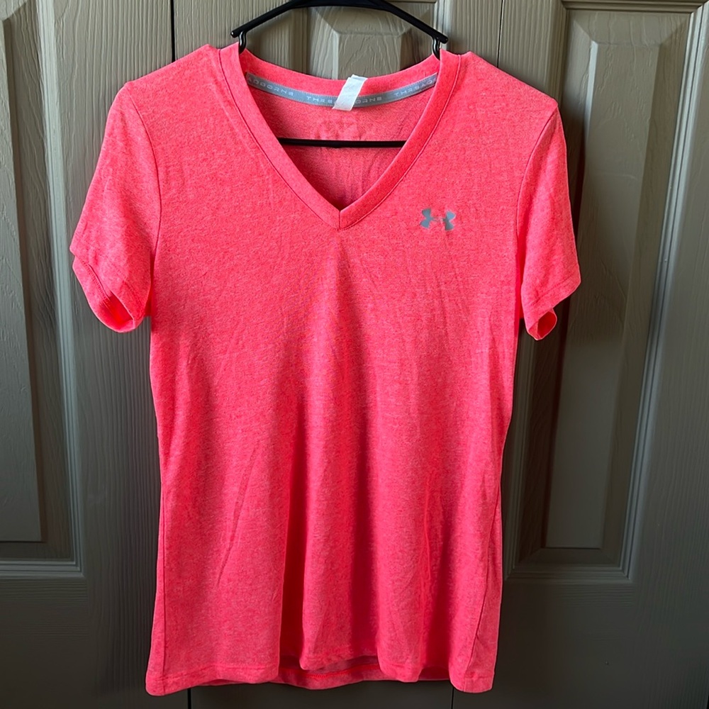 🍊 Under Armour V-Neck Tee